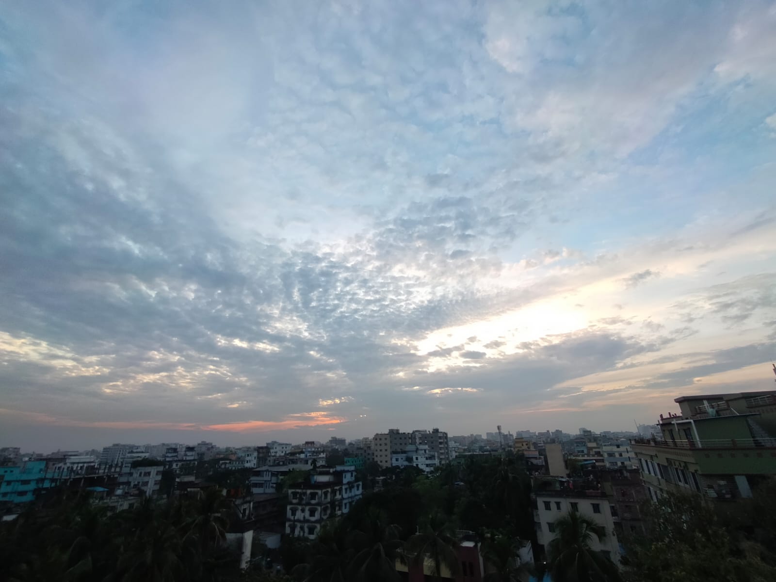 Read more about the article Cloud Formations Across Seasons in Bangladesh